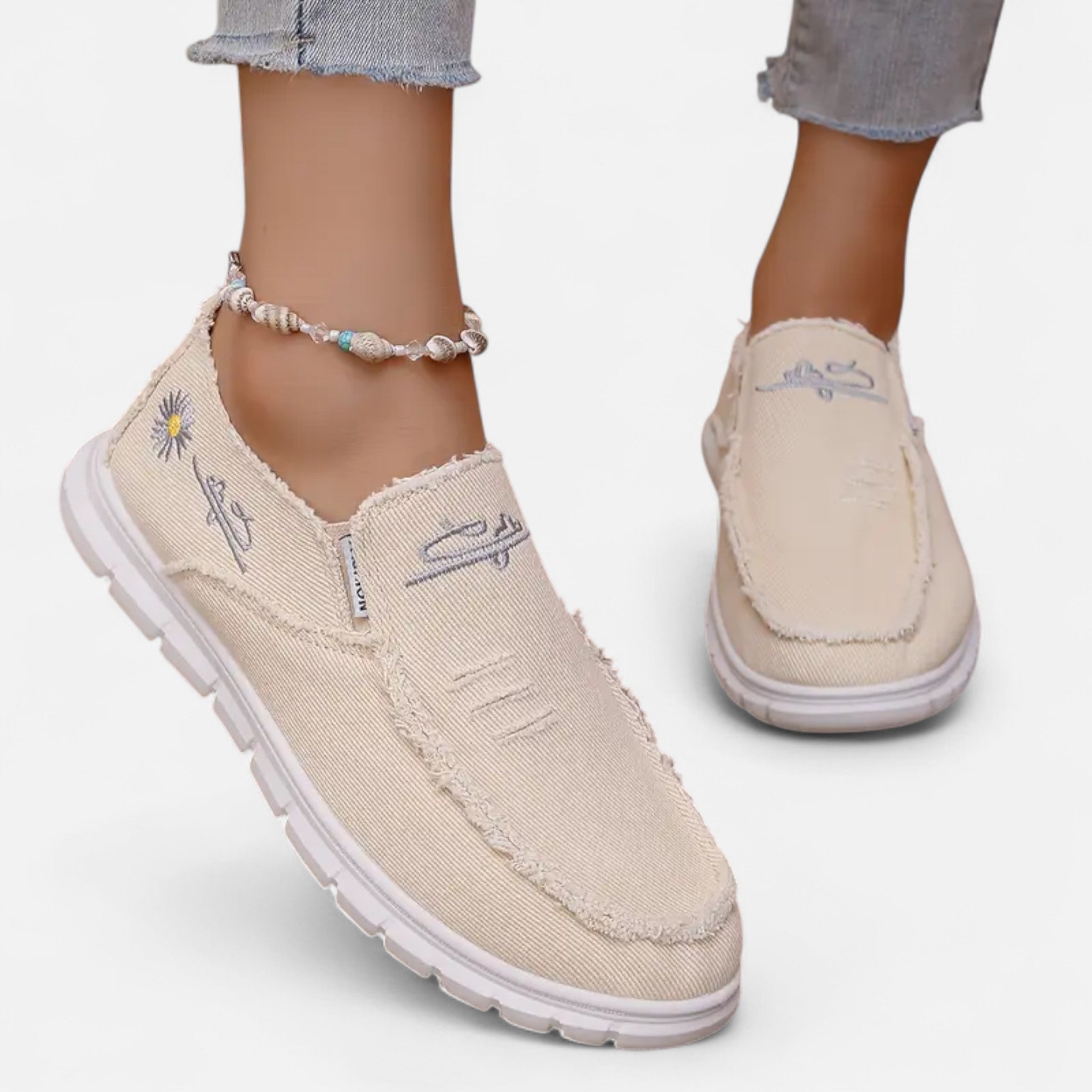 Sauvenor | Women’s Embroidered Slip-On Loafers