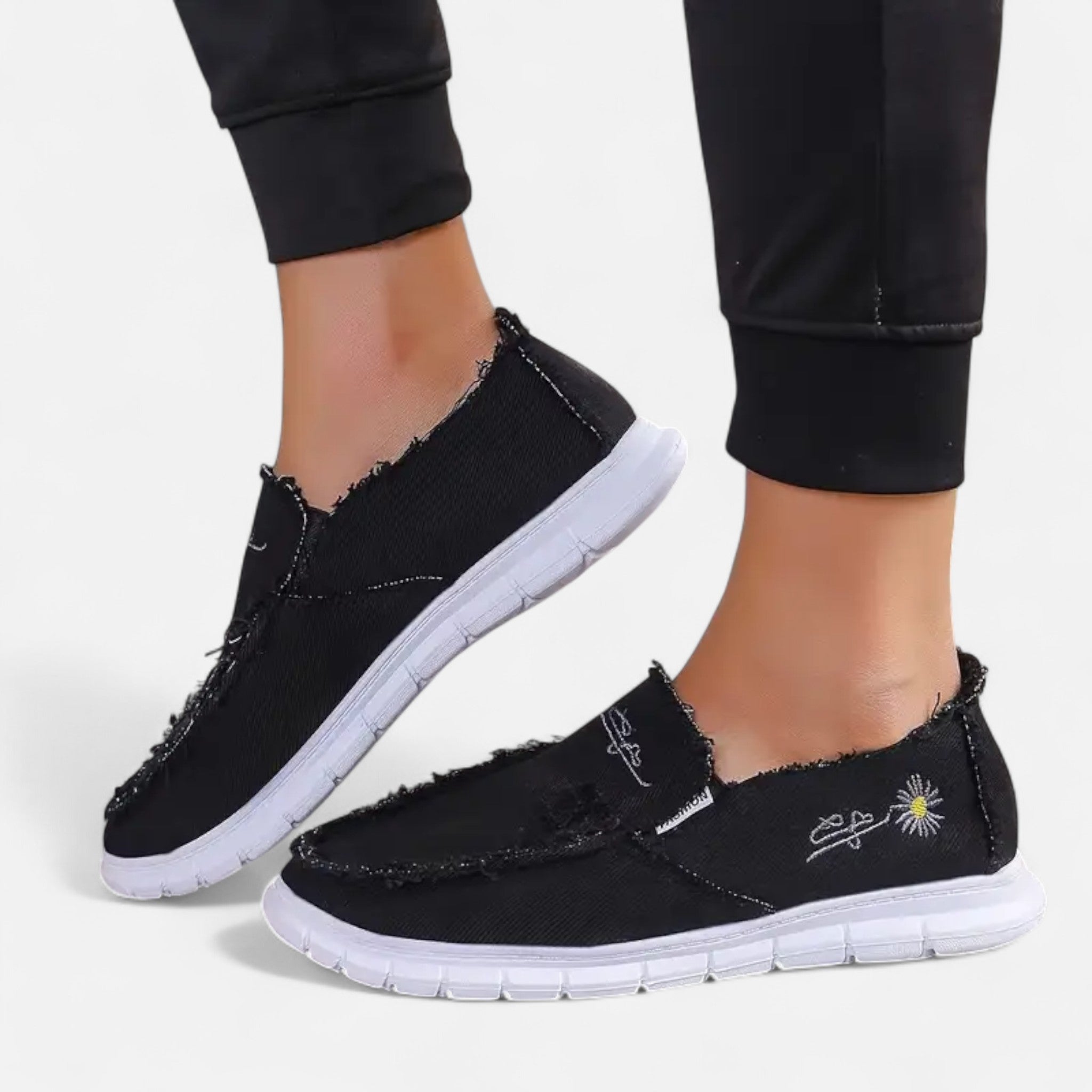 Sauvenor | Women’s Embroidered Slip-On Loafers